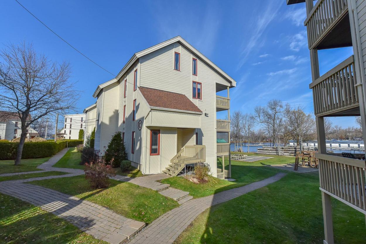 Magog Waterfront Condo Bagian luar foto